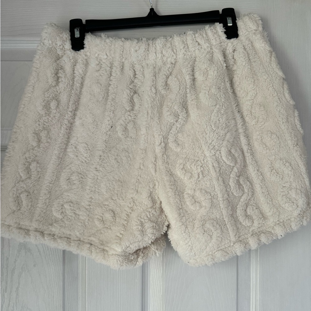Women’s Medium White Sherpa Shorts
